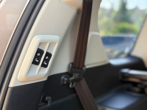 2.8D Invincible SUV 5dr Diesel Auto 4WD Euro 6 (7 Seat) (177 ps)