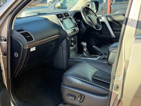 2.8D Invincible SUV 5dr Diesel Auto 4WD Euro 6 (7 Seat) (177 ps)