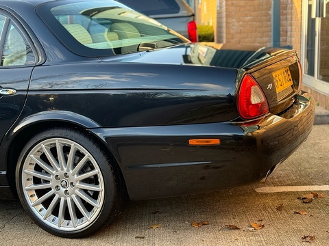 2.7 TD Sport Premium Saloon 4dr Diesel Automatic (214 g/km, 204 bhp)