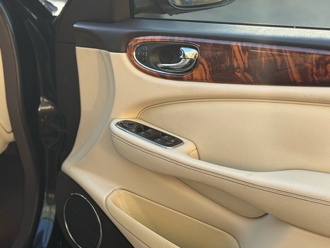 2.7 TD Sport Premium Saloon 4dr Diesel Automatic (214 g/km, 204 bhp)