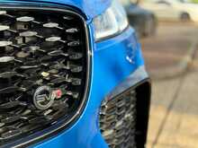 Jaguar F-PACE P550 V8 SVR 