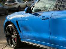 Jaguar F-PACE P550 V8 SVR 