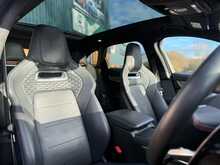 Jaguar F-PACE P550 V8 SVR 
