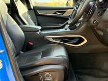 Jaguar F-PACE P550 V8 SVR 