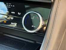 Jaguar F-PACE P550 V8 SVR 