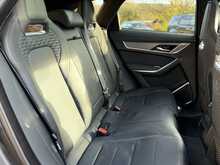 Jaguar F-PACE P550 V8 SVR 