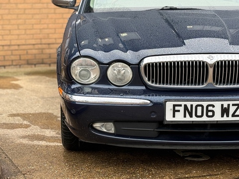 4.2 V8 Saloon 4dr Petrol Automatic (299 g/km, 400 bhp)