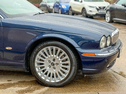 4.2 V8 Saloon 4dr Petrol Automatic (299 g/km, 400 bhp)