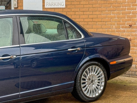 4.2 V8 Saloon 4dr Petrol Automatic (299 g/km, 400 bhp)