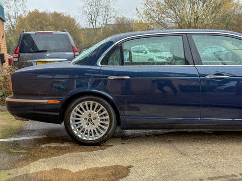 4.2 V8 Saloon 4dr Petrol Automatic (299 g/km, 400 bhp)