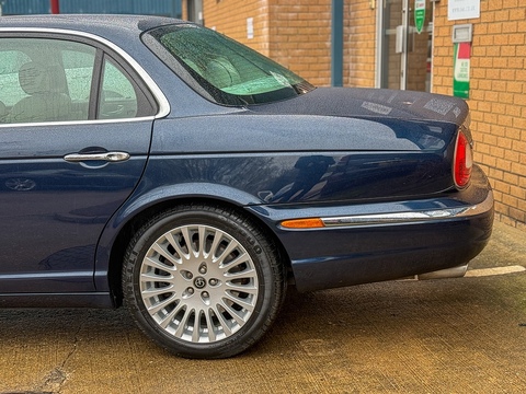 4.2 V8 Saloon 4dr Petrol Automatic (299 g/km, 400 bhp)