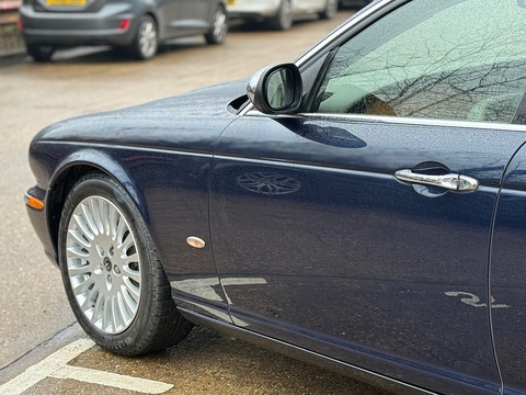 4.2 V8 Saloon 4dr Petrol Automatic (299 g/km, 400 bhp)