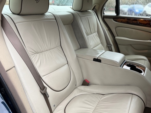 4.2 V8 Saloon 4dr Petrol Automatic (299 g/km, 400 bhp)