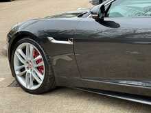 Jaguar F-Type V8 R 