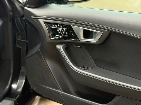 V8 R Coupe 5.0 Automatic Petrol