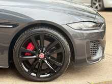 Jaguar XE P300i R-Dynamic HSE 