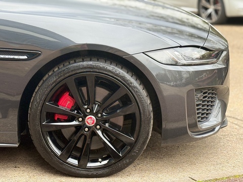 2.0 P300i R-Dynamic HSE Saloon 4dr Petrol Auto AWD Euro 6 (s/s) (300 ps)
