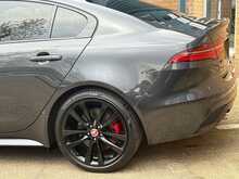 Jaguar XE P300i R-Dynamic HSE 