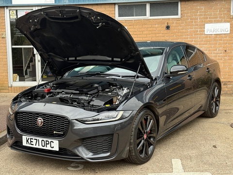 2.0 P300i R-Dynamic HSE Saloon 4dr Petrol Auto AWD Euro 6 (s/s) (300 ps)