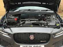 Jaguar XE P300i R-Dynamic HSE 