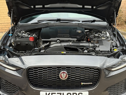 2.0 P300i R-Dynamic HSE Saloon 4dr Petrol Auto AWD Euro 6 (s/s) (300 ps)