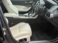 Jaguar XE P300i R-Dynamic HSE 
