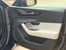 Jaguar XE P300i R-Dynamic HSE 