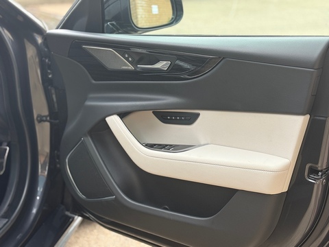 2.0 P300i R-Dynamic HSE Saloon 4dr Petrol Auto AWD Euro 6 (s/s) (300 ps)