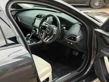 Jaguar XE P300i R-Dynamic HSE 