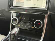 Jaguar XE P300i R-Dynamic HSE 