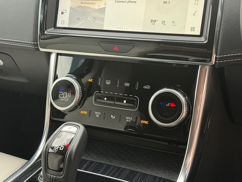2.0 P300i R-Dynamic HSE Saloon 4dr Petrol Auto AWD Euro 6 (s/s) (300 ps)