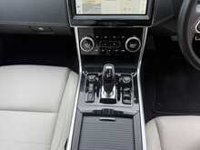 Jaguar XE P300i R-Dynamic HSE 