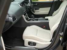 Jaguar XE P300i R-Dynamic HSE 