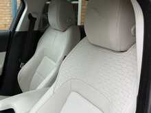 Jaguar XE P300i R-Dynamic HSE 