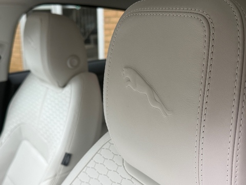 2.0 P300i R-Dynamic HSE Saloon 4dr Petrol Auto AWD Euro 6 (s/s) (300 ps)