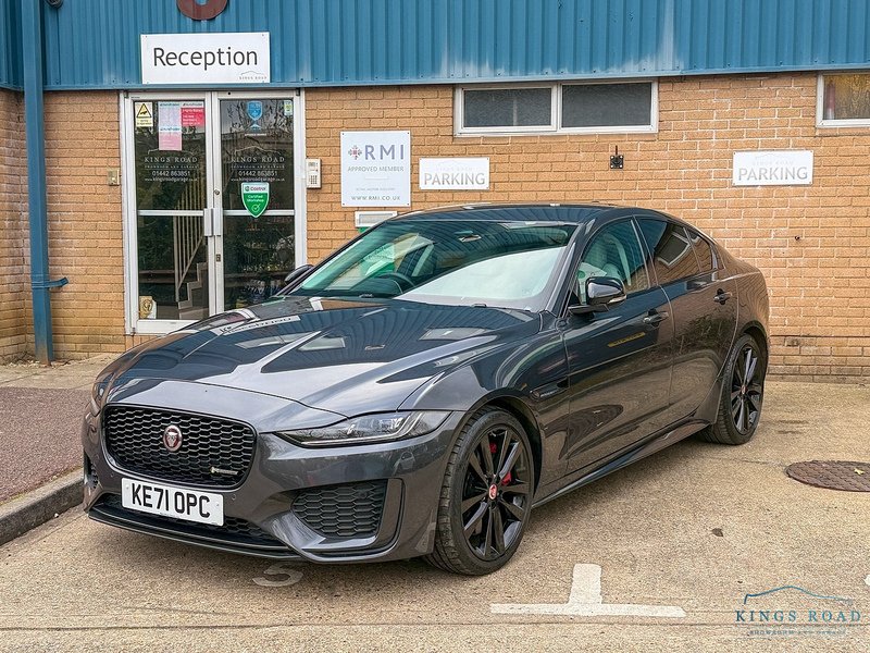 2.0 P300i R-Dynamic HSE Saloon 4dr Petrol Auto AWD Euro 6 (s/s) (300 ps)