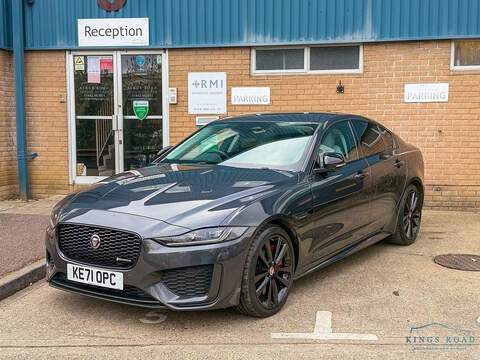 2.0 P300i R-Dynamic HSE Saloon 4dr Petrol Auto AWD Euro 6 (s/s) (300 ps)