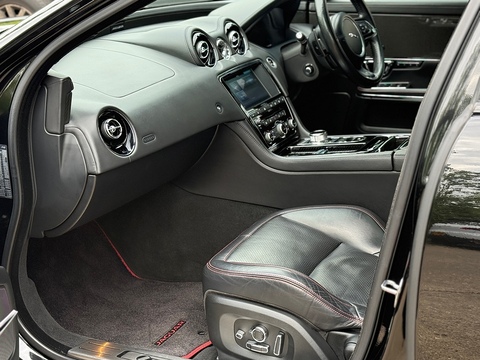 d V6 R-Sport Saloon 3.0 Automatic Diesel