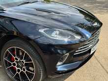 Aston Martin DBX V8 