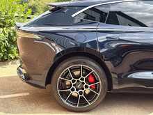 Aston Martin DBX V8 