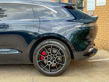 Aston Martin DBX V8 