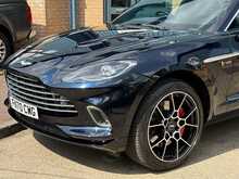 Aston Martin DBX V8 