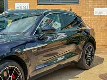 Aston Martin DBX V8 