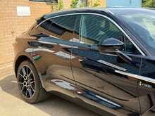 Aston Martin DBX V8 