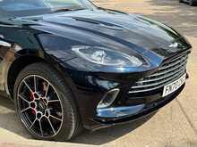 Aston Martin DBX V8 