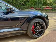 Aston Martin DBX V8 