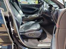 Aston Martin DBX V8 