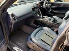 Aston Martin DBX V8 
