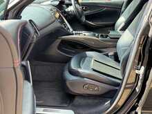 Aston Martin DBX V8 