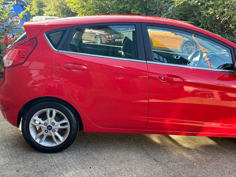1.0T EcoBoost Zetec Hatchback 5dr Petrol Manual Euro 5 (s/s) (100 ps)